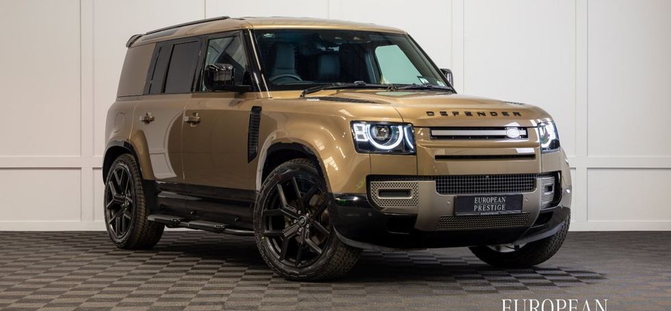 Land Rover Defender 2024