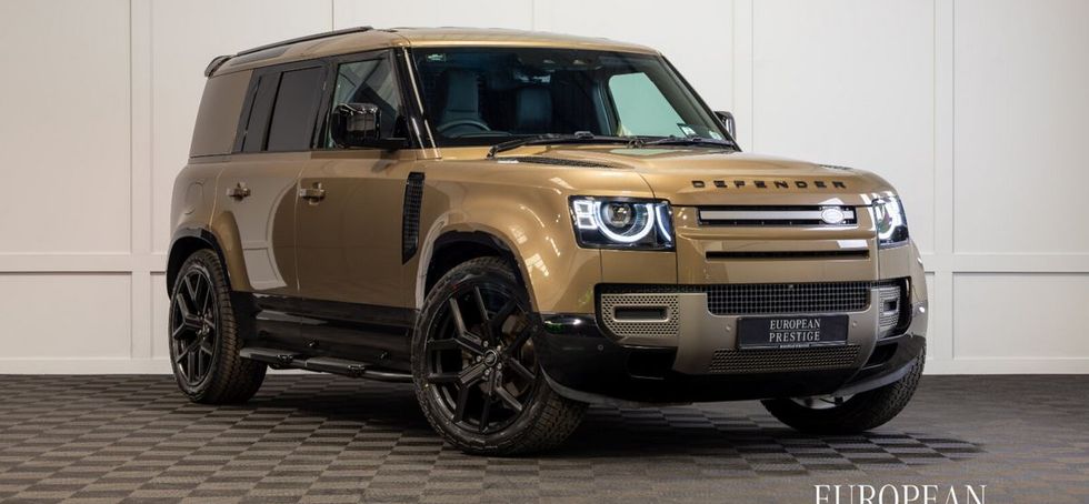 Land Rover Defender 2024