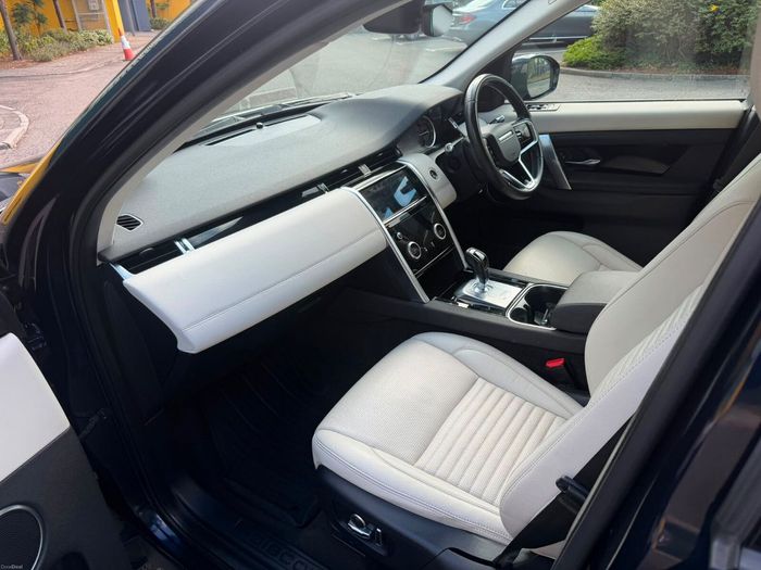 Land Rover Discovery Sport 2021