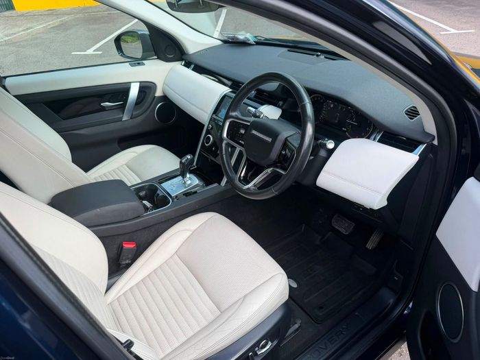 Land Rover Discovery Sport 2021