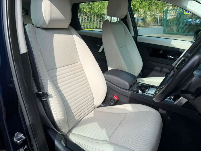 Land Rover Discovery Sport 2021