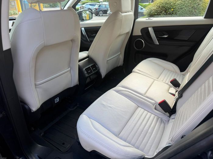 Land Rover Discovery Sport 2021