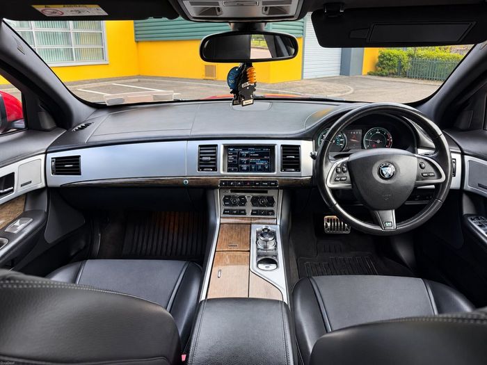 Jaguar XF 2015
