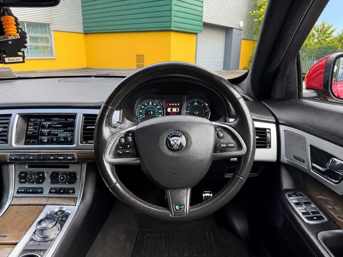 Jaguar XF 2015