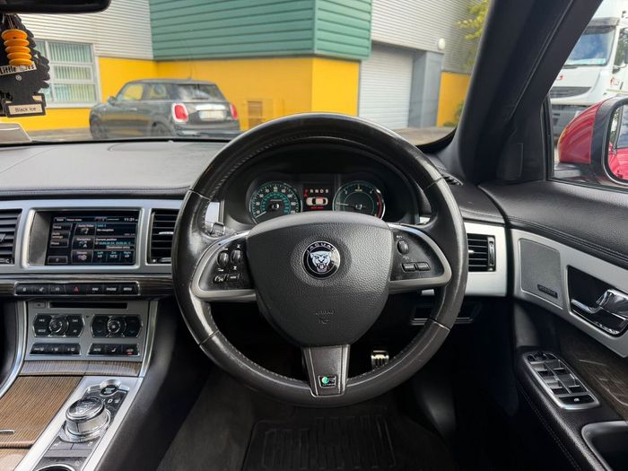 Jaguar XF 2015