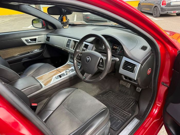 Jaguar XF 2015