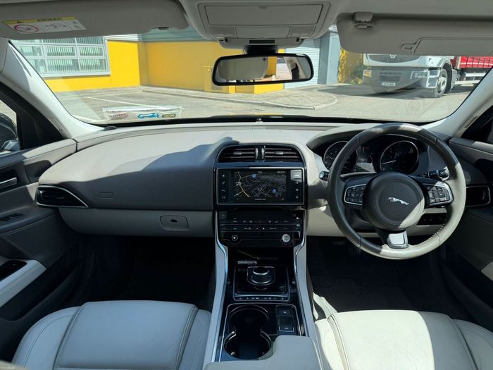 Jaguar XE 2017