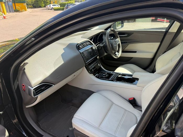Jaguar XE 2017