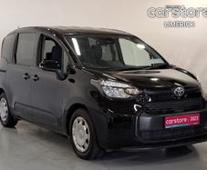 Toyota Sienta 2023