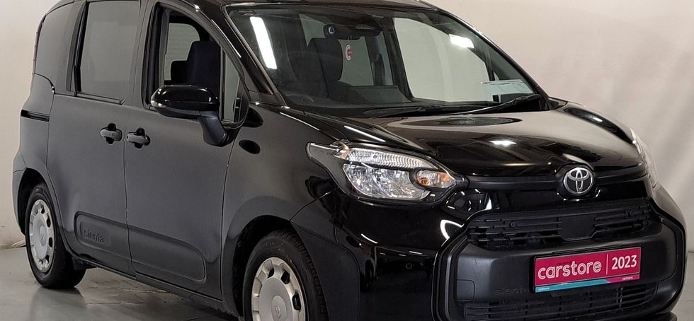 Toyota Sienta 2023