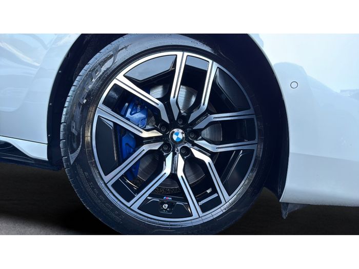 BMW i7 2025