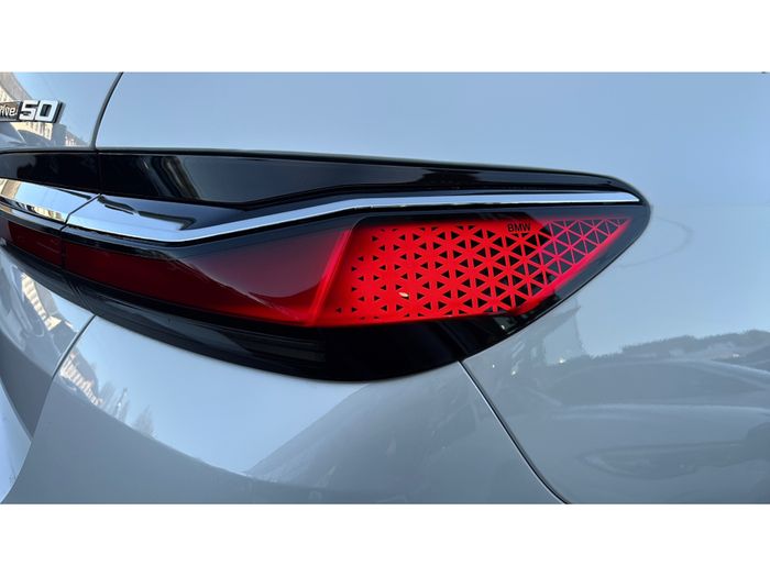 BMW i7 2025