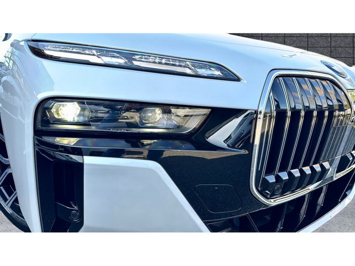 BMW i7 2025