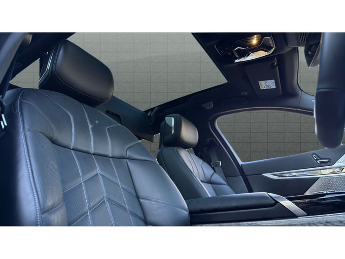 BMW i7 2025