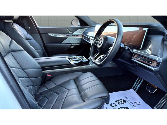 BMW i7 2025