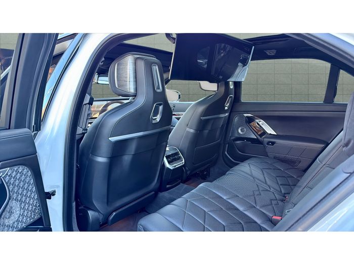 BMW i7 2025