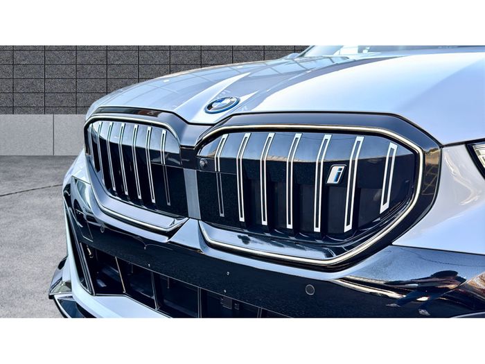 BMW i5 2025
