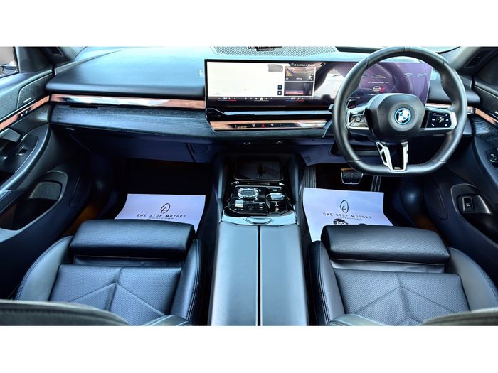 BMW i5 2025
