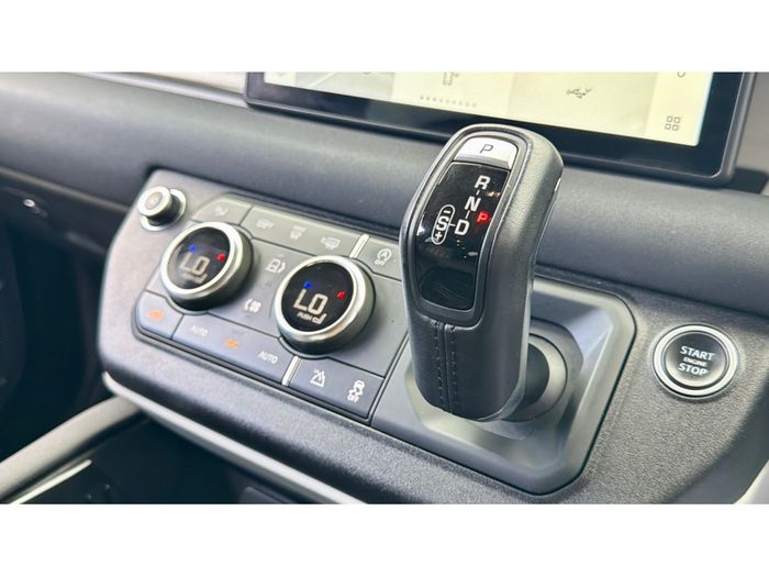 Land Rover Defender 2021