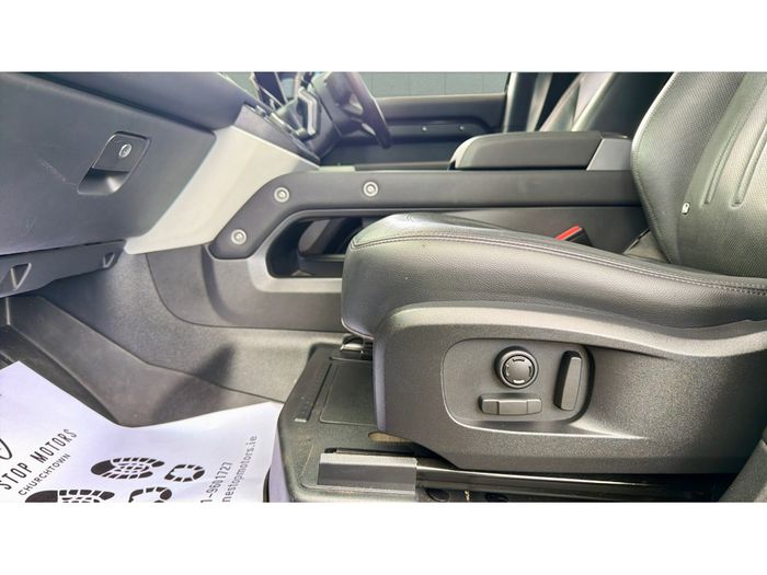 Land Rover Defender 2021