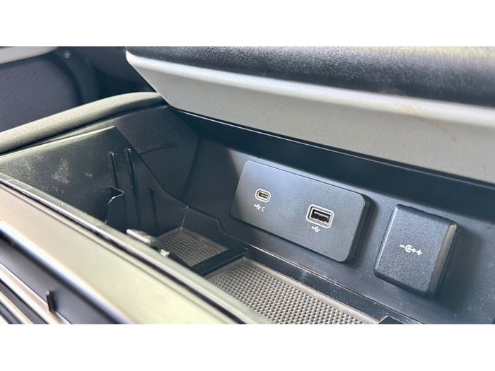 Land Rover Defender 2021