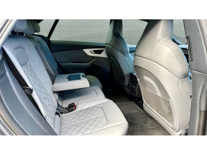 Audi Q8 2023