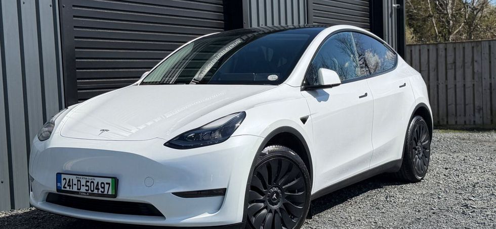 Tesla Model Y 2024