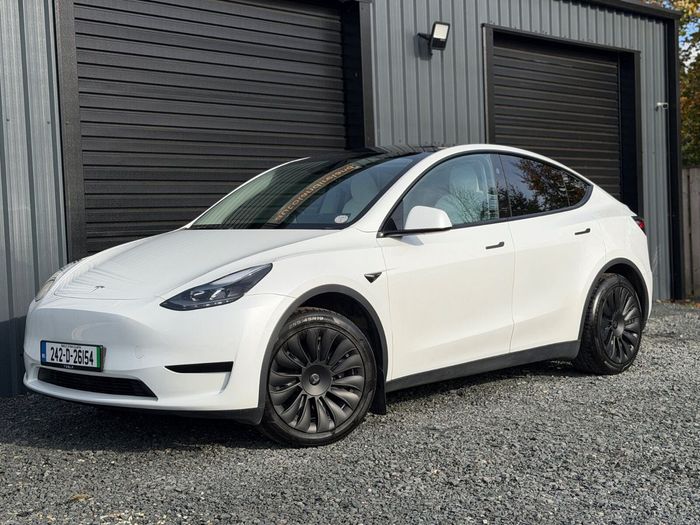Tesla Model Y 2024