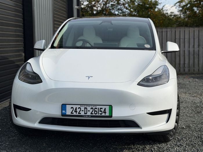 Tesla Model Y 2024