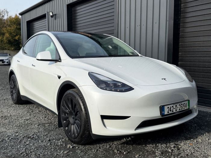 Tesla Model Y 2024