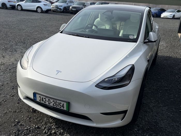 Tesla Model Y 2024