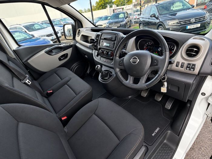 Nissan NV300 2019