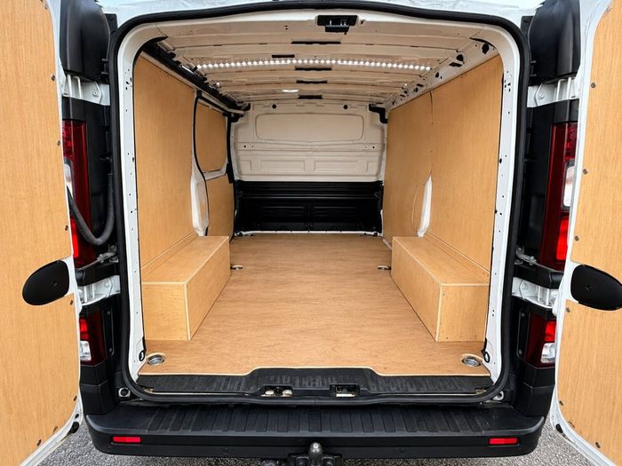 Nissan NV300 2019