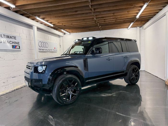 Land Rover Defender 2021
