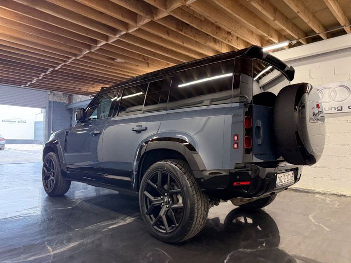 Land Rover Defender 2021