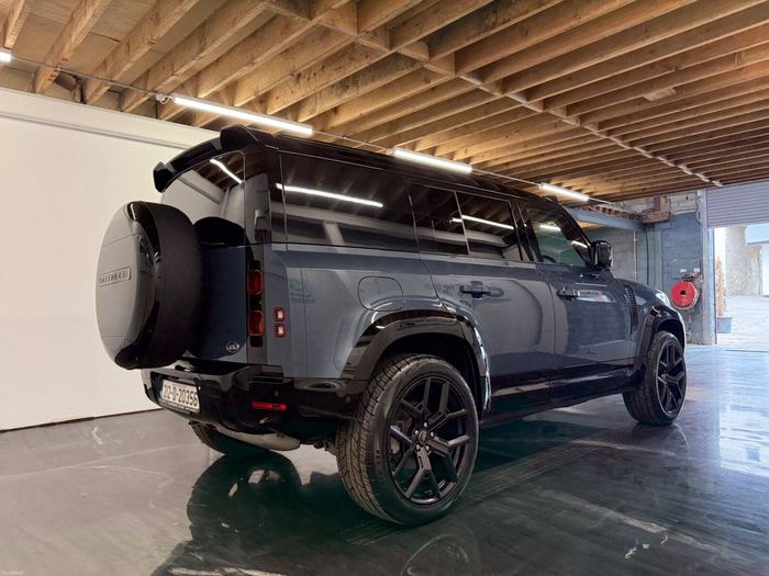 Land Rover Defender 2021