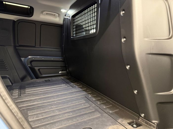 Land Rover Defender 2021