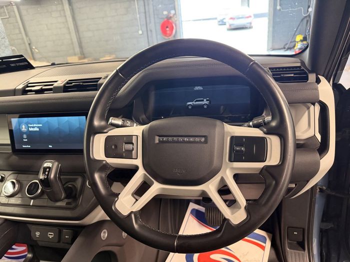 Land Rover Defender 2021