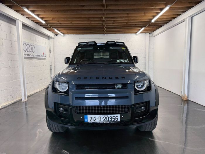 Land Rover Defender 2021