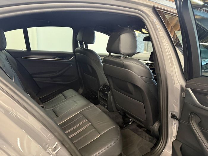 BMW 5 Series 2021