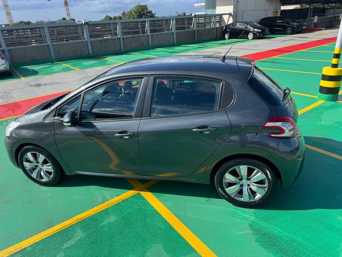 Peugeot 208 2013