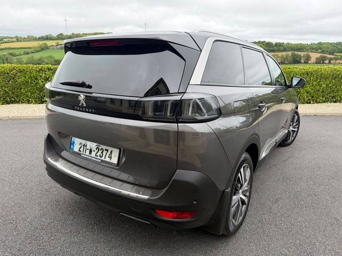 Peugeot 5008 2021