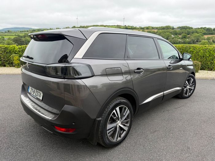 Peugeot 5008 2021