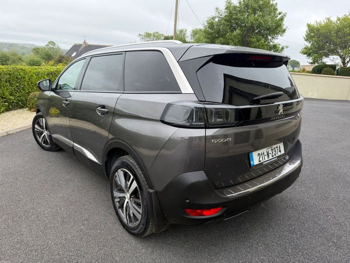 Peugeot 5008 2021