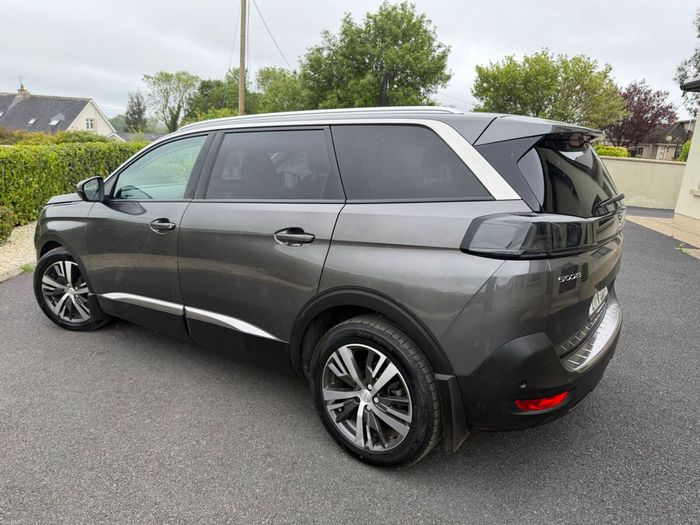Peugeot 5008 2021