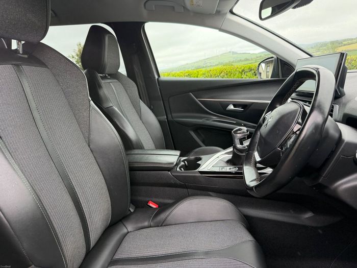 Peugeot 5008 2021