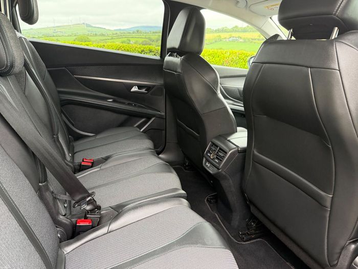 Peugeot 5008 2021