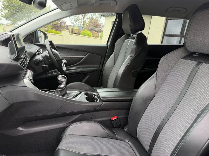 Peugeot 5008 2021