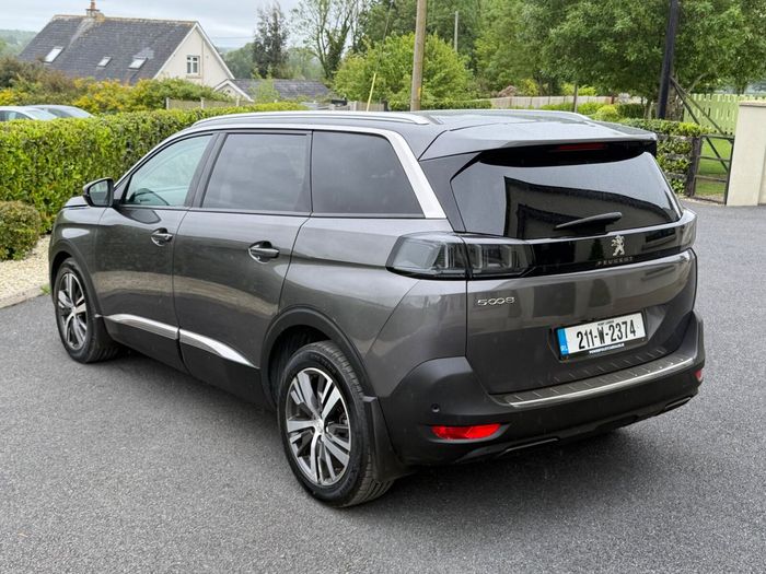 Peugeot 5008 2021