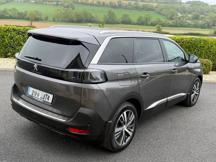 Peugeot 5008 2021